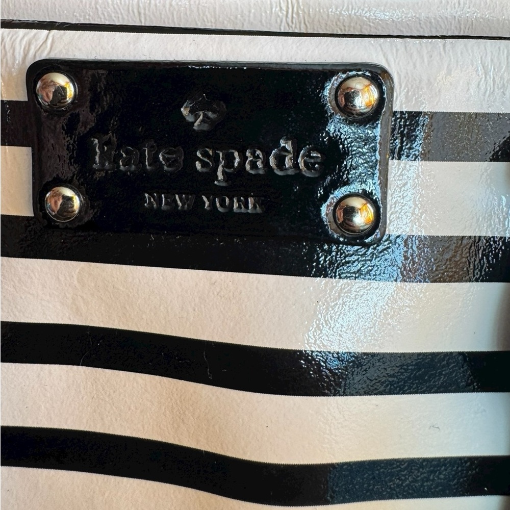 Kate Spade Wellesley Alessa Patent Leather Two Way Striped Satchel Bag. - Picture 9 of 12